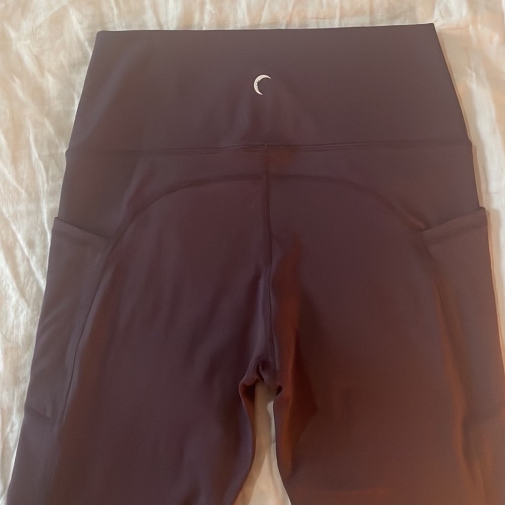 Zyia Wine Brilliant Pocket Hi-Rise Capri Leggings 20” sz 8-10 - Picture 5 of 6